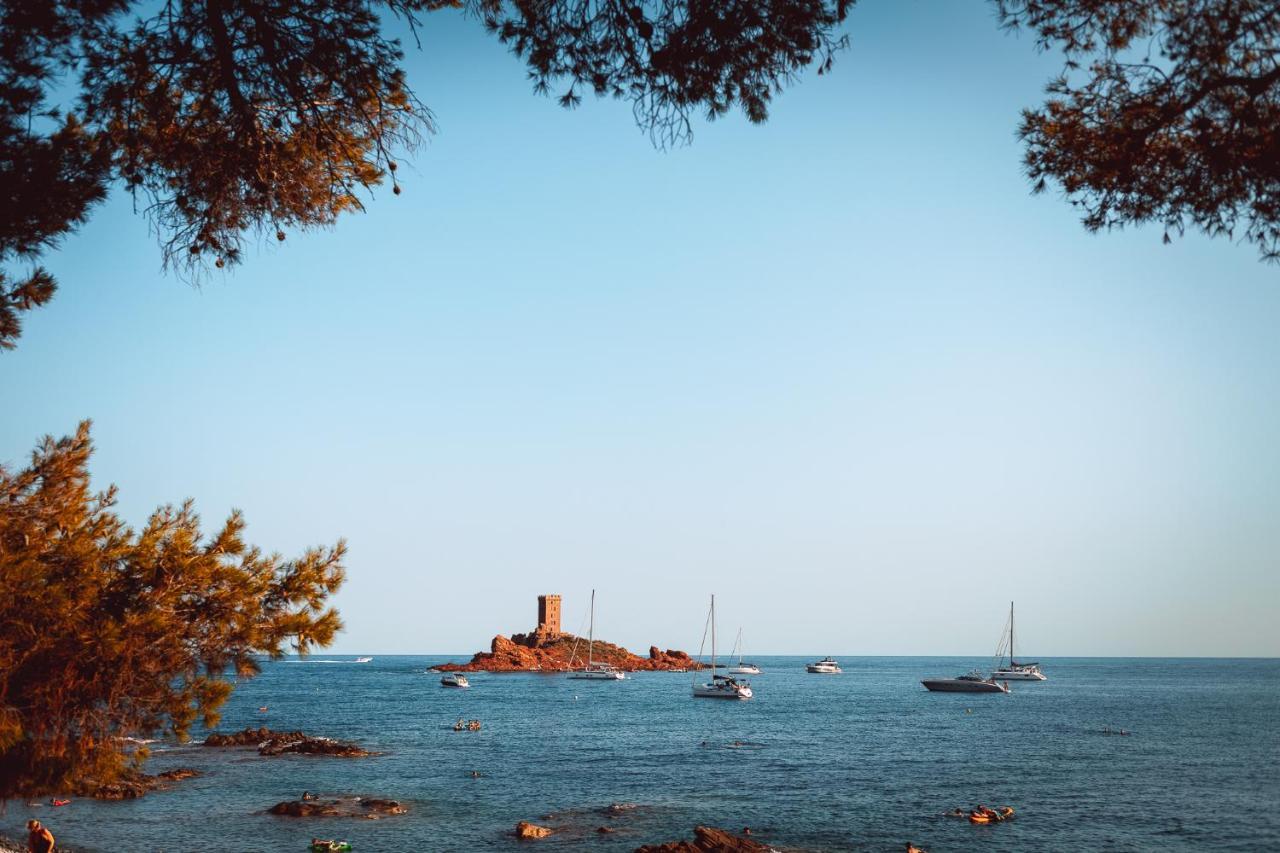 Appartamento Plage à 200 mètres. Vue mer et Esterel ! Rénové Saint-Raphaël Esterno foto